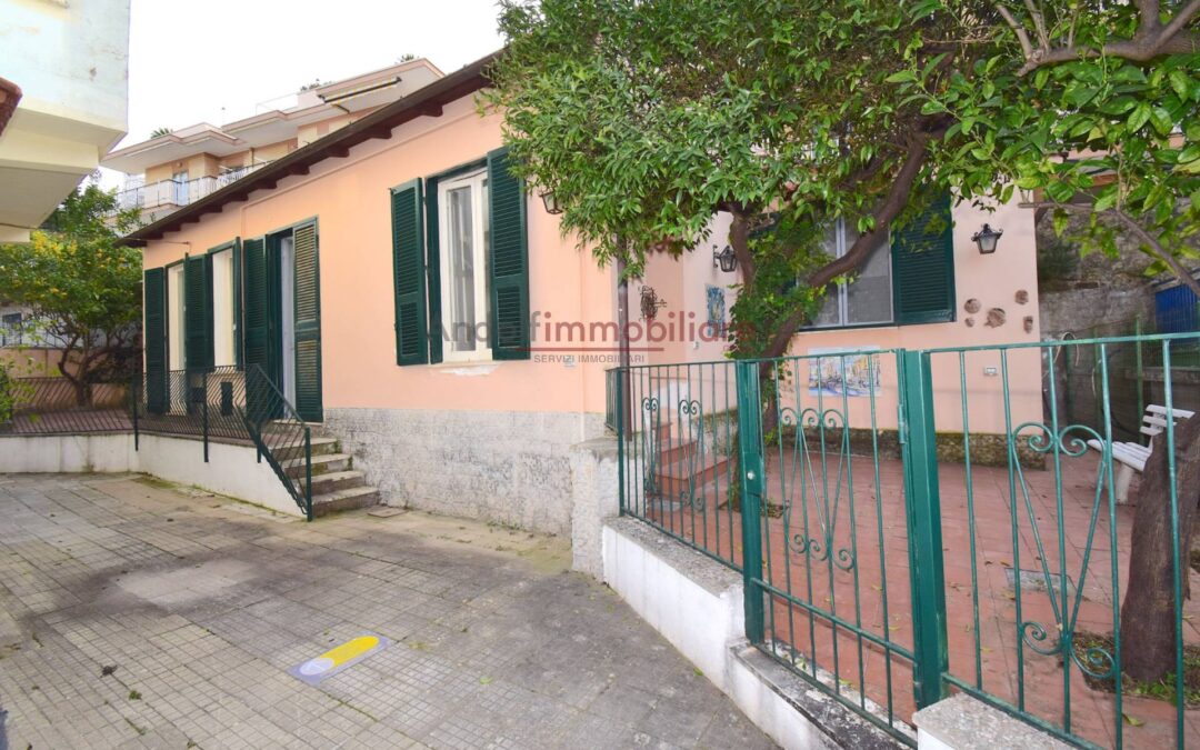 GAETA. CASA INDIPENDENTE CON GIARDINO